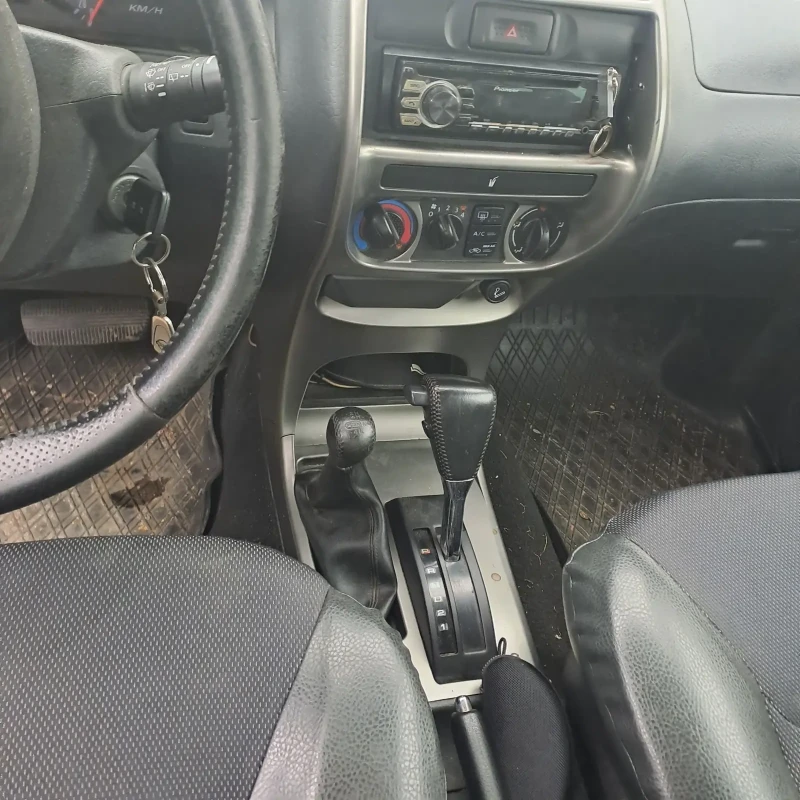 Nissan Terrano, снимка 8 - Автомобили и джипове - 52333423