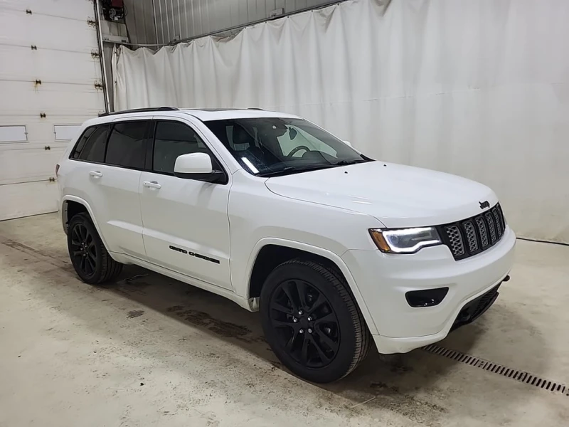 Jeep Grand cherokee * ALTITUDE * CARFAX * БЕЗ ПЪРВОНАЧАЛНА ВНОСКА, снимка 2 - Автомобили и джипове - 52639548