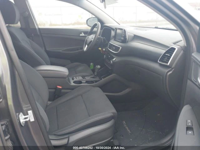 Hyundai Tucson SE FWD, снимка 9 - Автомобили и джипове - 48141157