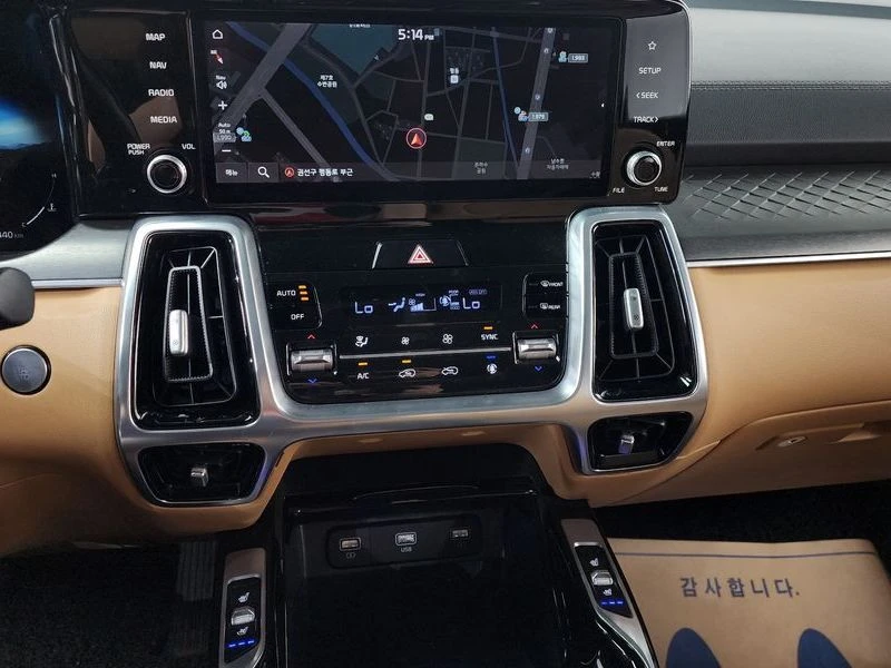 Kia Sorento Diesel 2.2 4WD| 199к.с.| ВКЛ.ТЕХНОТЕСТ, снимка 12 - Автомобили и джипове - 55222375