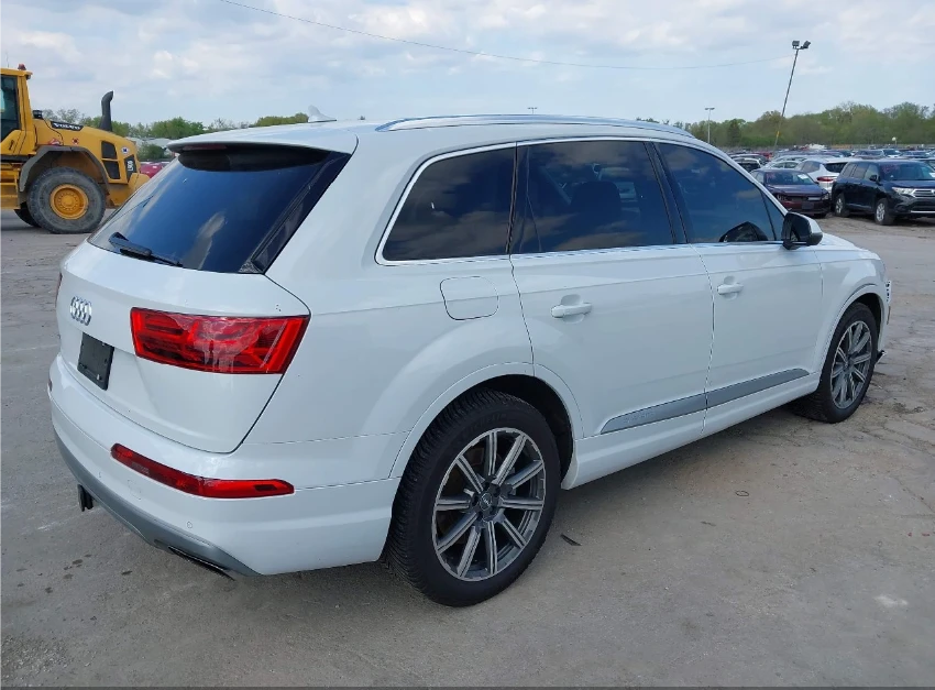 Audi Q7 55 PREMIUM PLUS* ДИГИТАЛНО ТАБЛО* ОБДУХВАНЕ* ПОДГР - изображение 6