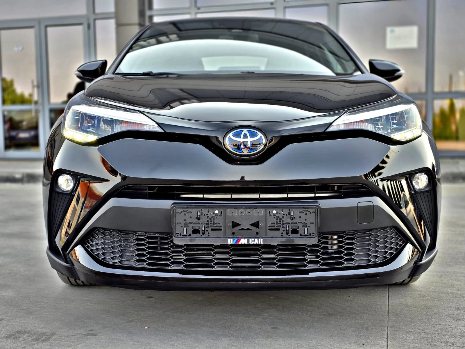 Toyota C-HR 1.8h Active e-cvt EURO 6D ГАРАНЦИЯ!!!! - изображение 2