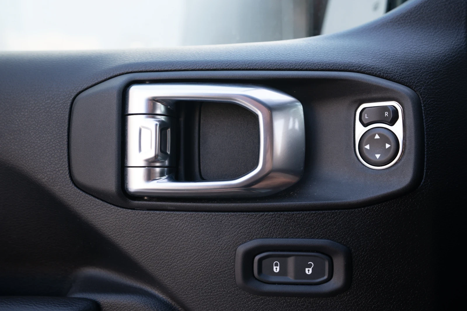 Jeep Wrangler Jeep Wrangler 2024г. 17 000км , снимка 15 - Автомобили и джипове - 53725681