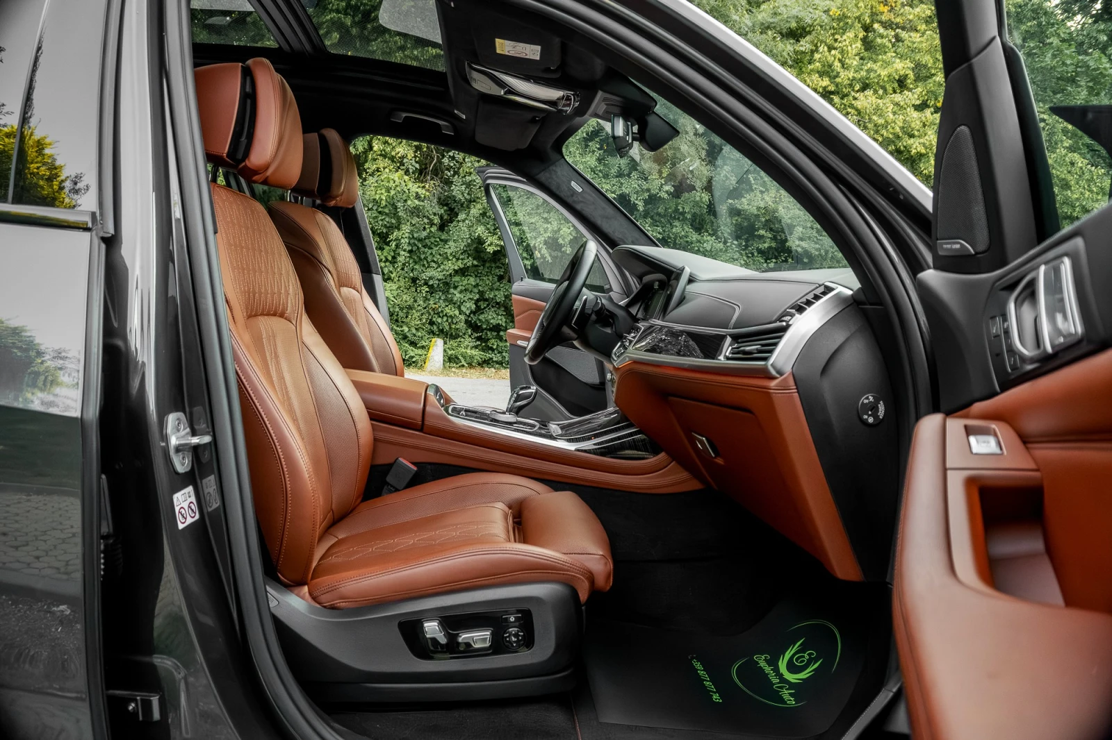 BMW X7 M50I* X-DRIVE* PANORAMA* 3xTV* 7SEATS* HARMAN, снимка 12 - Автомобили и джипове - 55494813