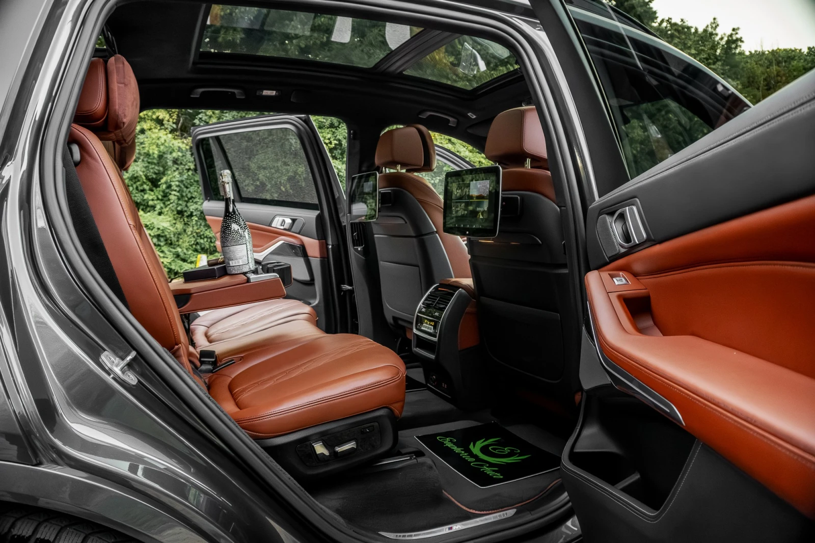 BMW X7 M50I* X-DRIVE* PANORAMA* 3xTV* 7SEATS* HARMAN, снимка 11 - Автомобили и джипове - 55494813