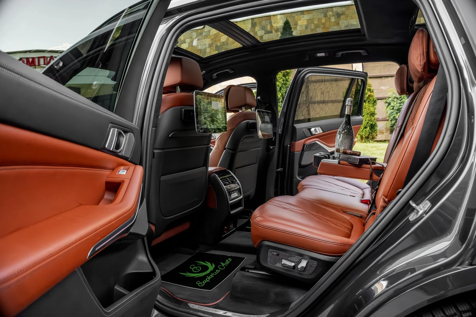 BMW X7 M50I* X-DRIVE* PANORAMA* 3xTV* 7SEATS* HARMAN, снимка 10 - Автомобили и джипове - 55494813