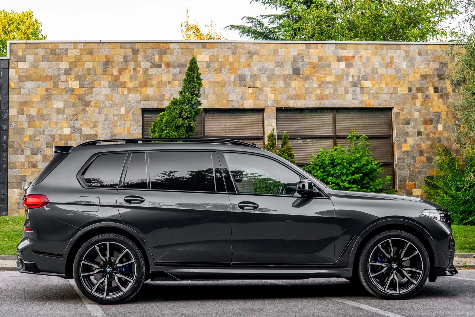 BMW X7 M50I* X-DRIVE* PANORAMA* 3xTV* 7SEATS* HARMAN, снимка 6 - Автомобили и джипове - 55494813