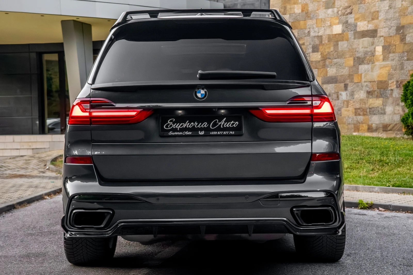 BMW X7 M50I* X-DRIVE* PANORAMA* 3xTV* 7SEATS* HARMAN, снимка 4 - Автомобили и джипове - 55494813