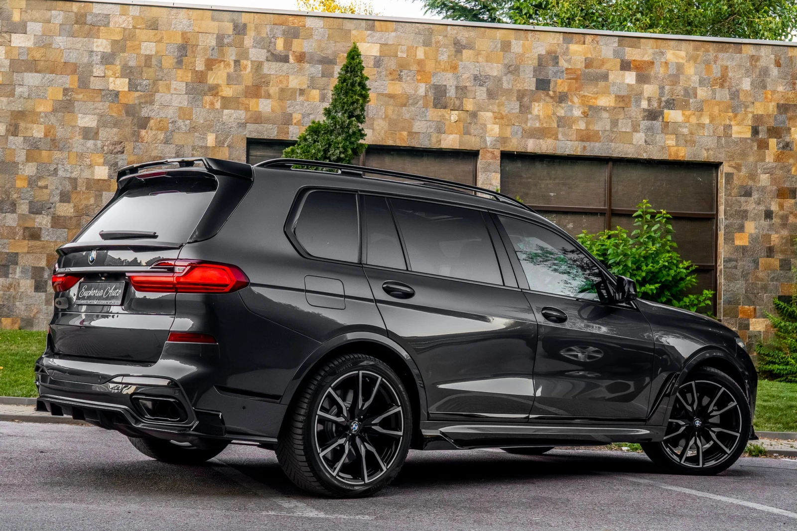 BMW X7 M50I* X-DRIVE* PANORAMA* 3xTV* 7SEATS* HARMAN, снимка 5 - Автомобили и джипове - 55494813