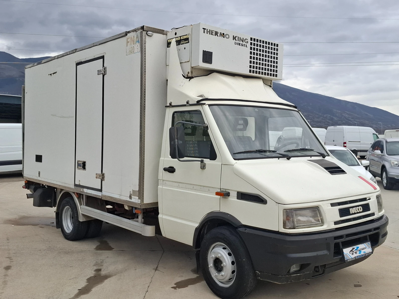 Iveco Daily До3.5т/2.8TD/Клима/Хладилен - изображение 4