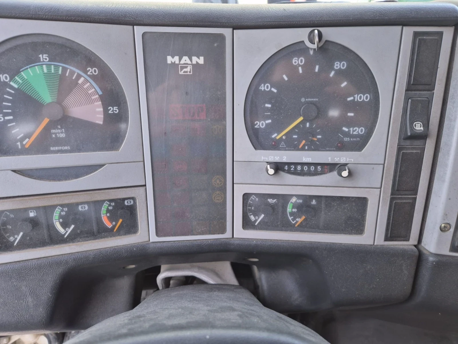 Бетон миксер Man 35 403 8Х4 - изображение 4