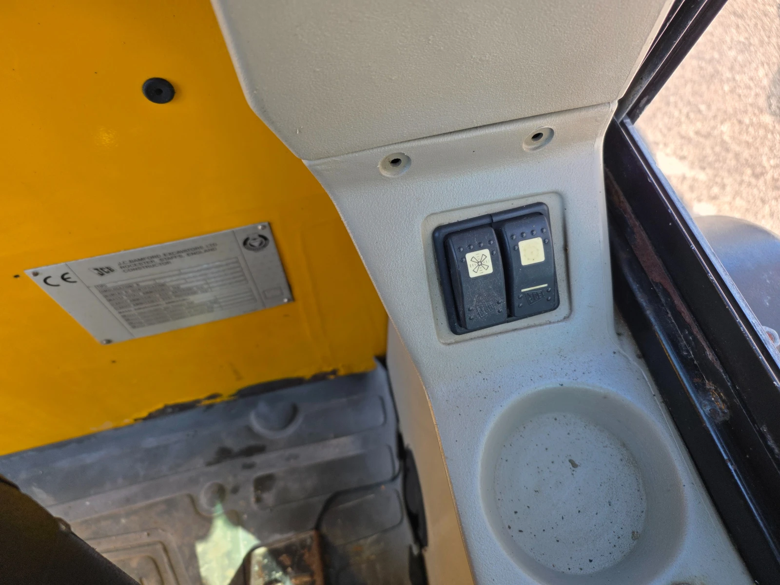 Багер JCB 1-CX-ПАРНО-ЗАТВОРЕН, снимка 13 - Индустриална техника - 54111642