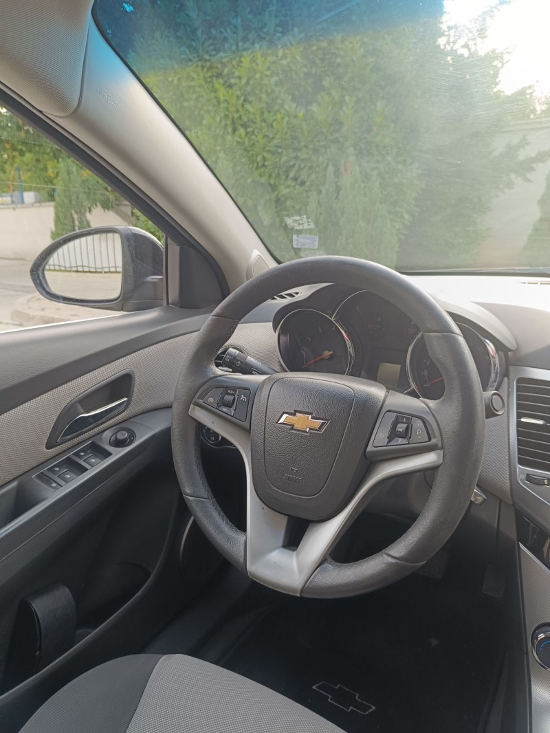 Chevrolet Cruze 1.8 benzin / automatic , снимка 10 - Автомобили и джипове - 44011421