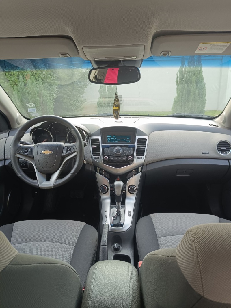 Chevrolet Cruze 1.8 benzin / automatic , снимка 15 - Автомобили и джипове - 44011421