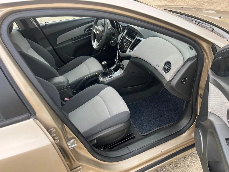 Chevrolet Cruze 1.6LS, снимка 14 - Автомобили и джипове - 52450013