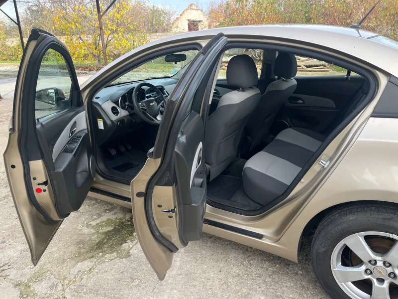 Chevrolet Cruze 1.6LS, снимка 11 - Автомобили и джипове - 52450013