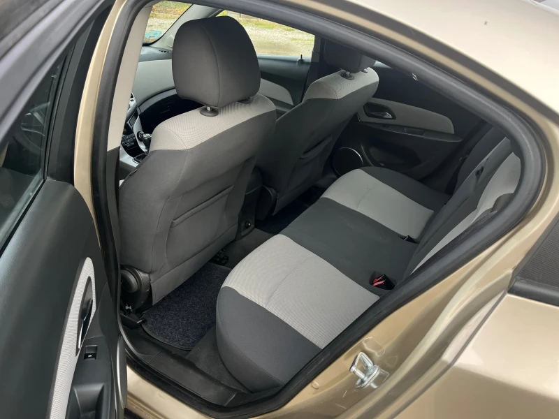 Chevrolet Cruze 1.6LS, снимка 12 - Автомобили и джипове - 52450013