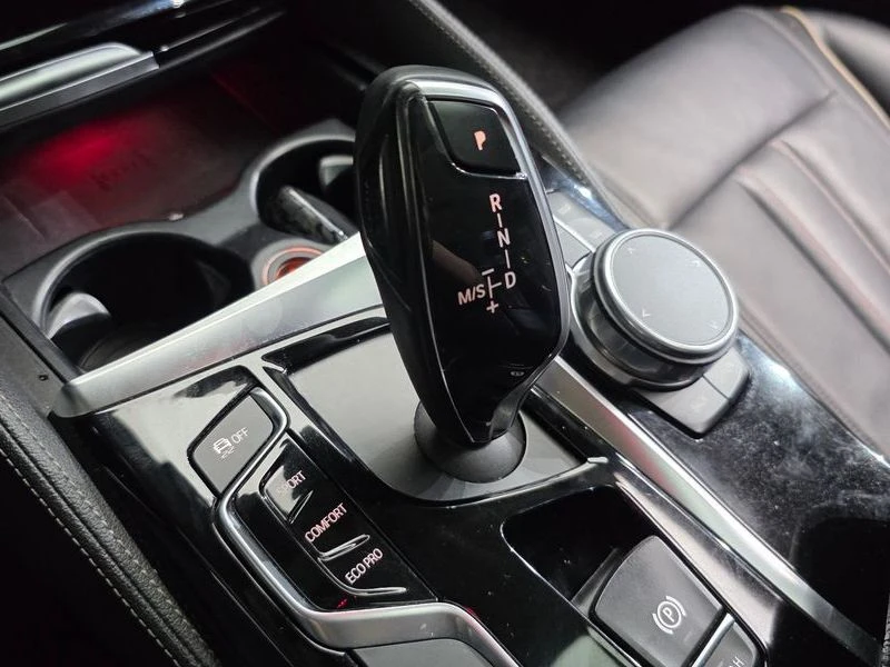 BMW 520 520d Luxury Special Edition| 190к.с.| ВКЛ.ТЕХНОТЕС, снимка 9 - Автомобили и джипове - 55221475