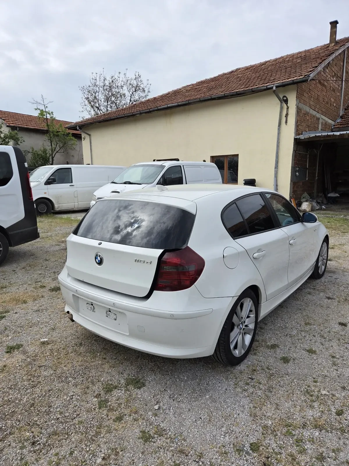 BMW 118 2.0 - изображение 3