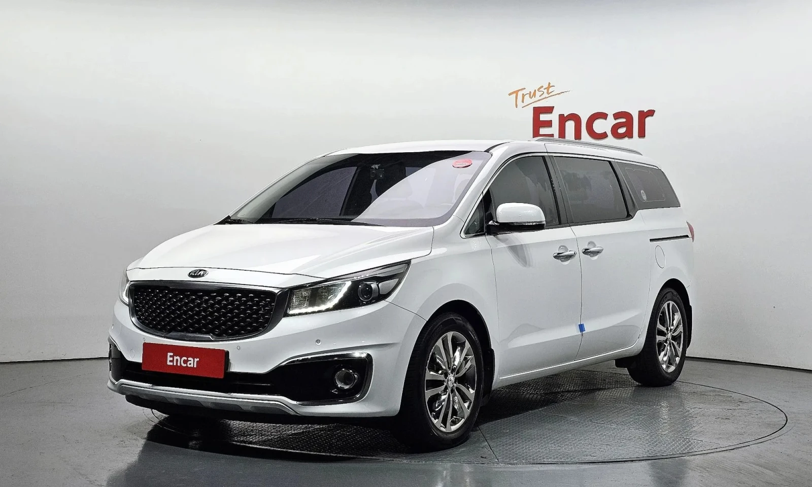 Kia Carnival 7-Seater Limousine Magic Space