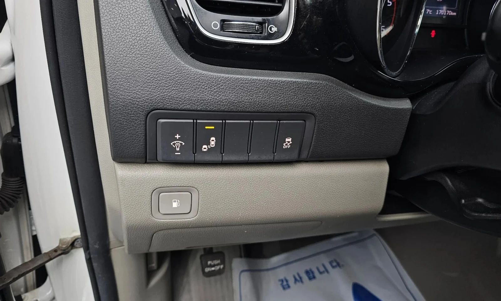 Kia Carnival 7-Seater Limousine Magic Space, снимка 12 - Автомобили и джипове - 53722285