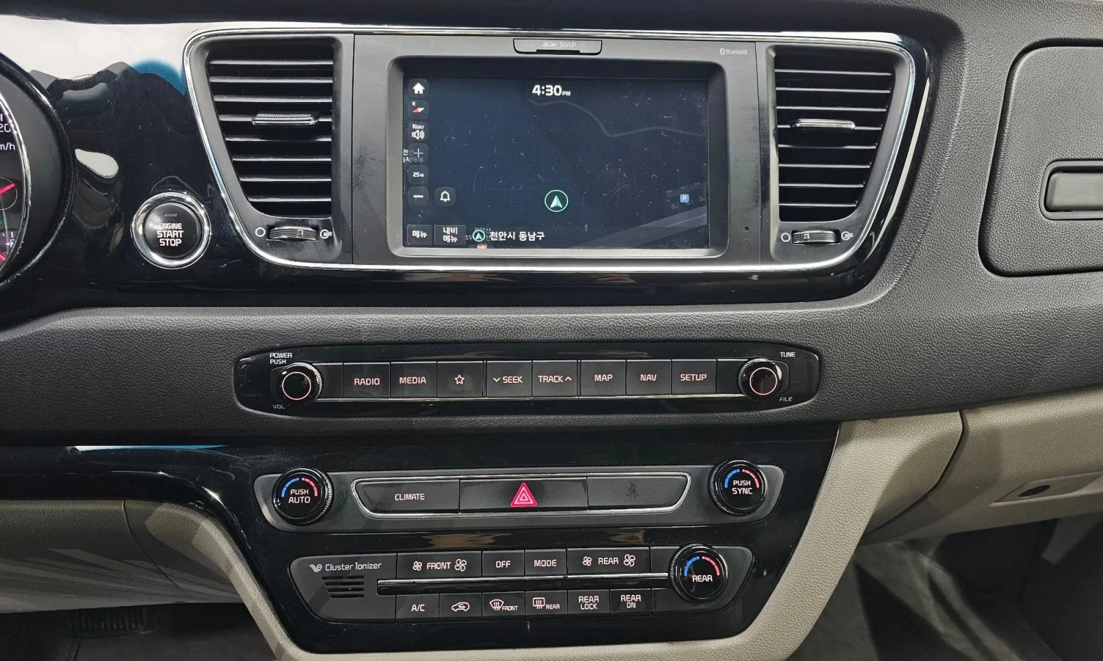 Kia Carnival 7-Seater Limousine Magic Space, снимка 14 - Автомобили и джипове - 53722285