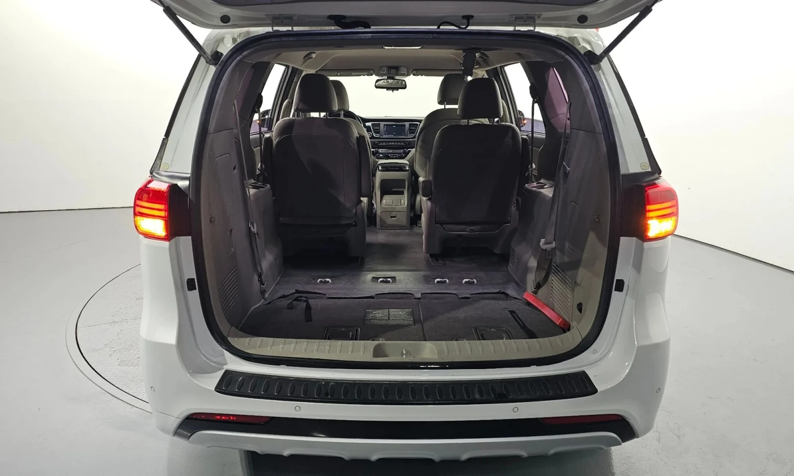 Kia Carnival 7-Seater Limousine Magic Space, снимка 17 - Автомобили и джипове - 53722285