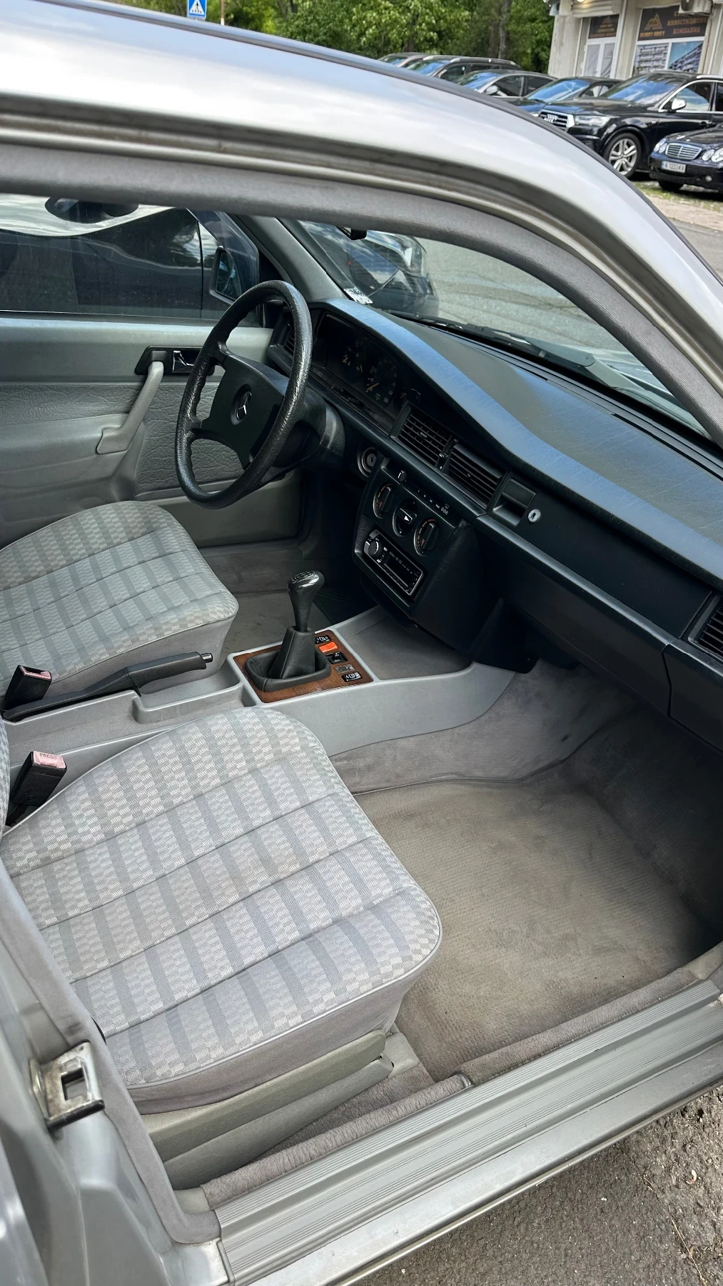 Mercedes-Benz 190, снимка 9 - Автомобили и джипове - 54554359