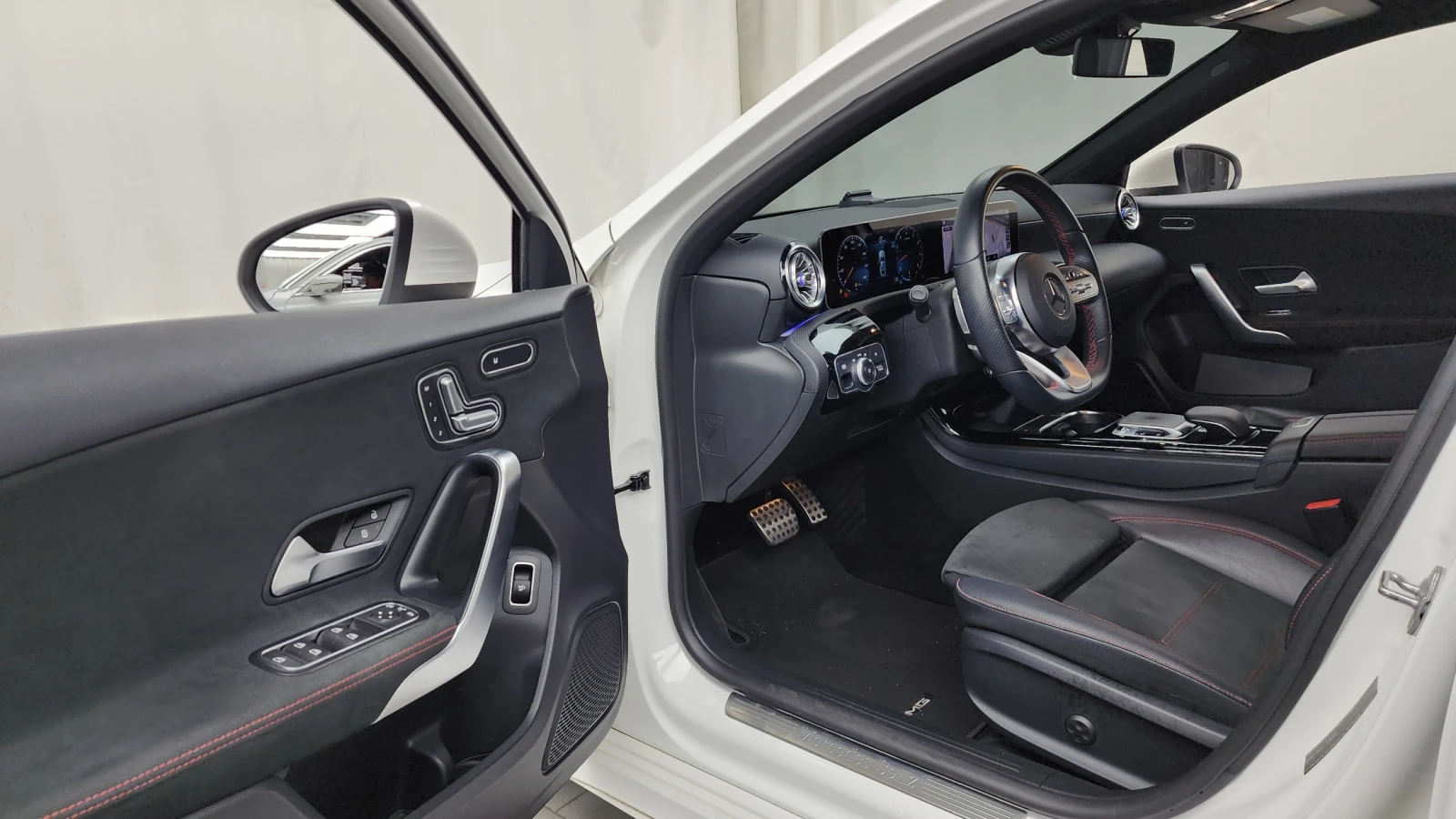 Mercedes-Benz A 220 AMG LINE/PANORAMA/360CAM#УНИКАТ# !FULL!, снимка 10 - Автомобили и джипове - 55221106
