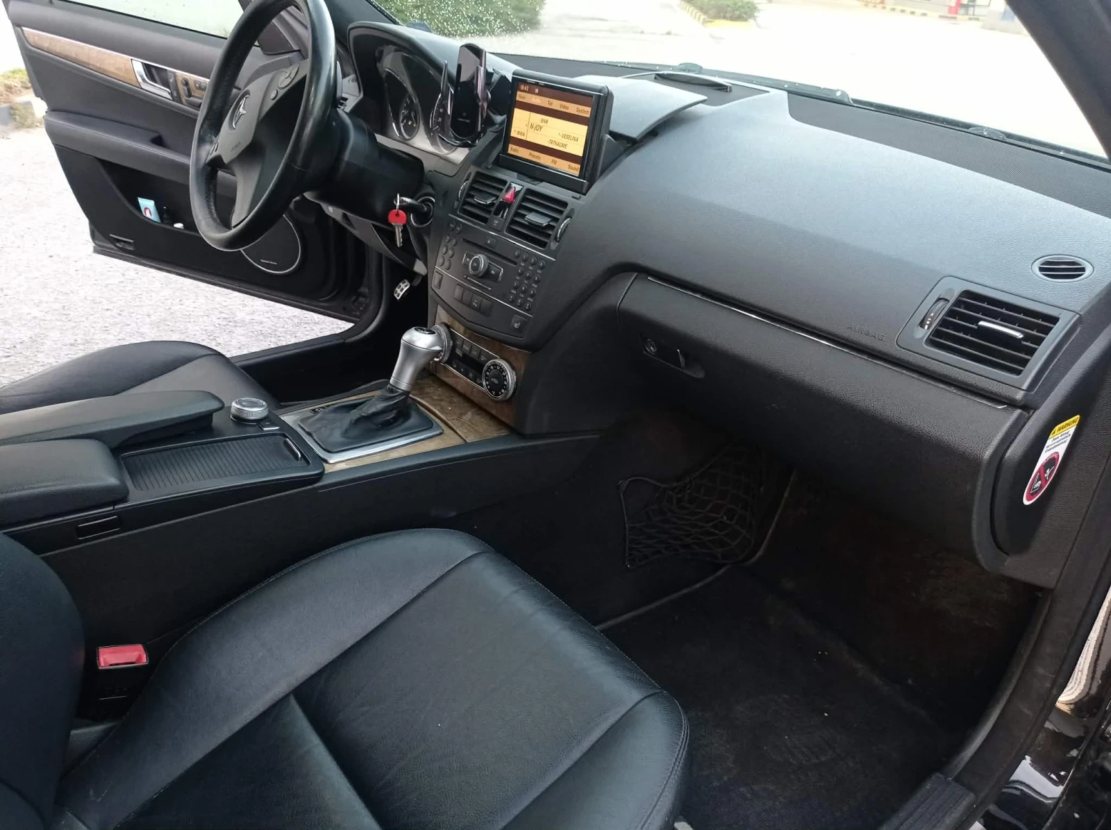 Mercedes-Benz C 320 Avangarde, снимка 7 - Автомобили и джипове - 55364371