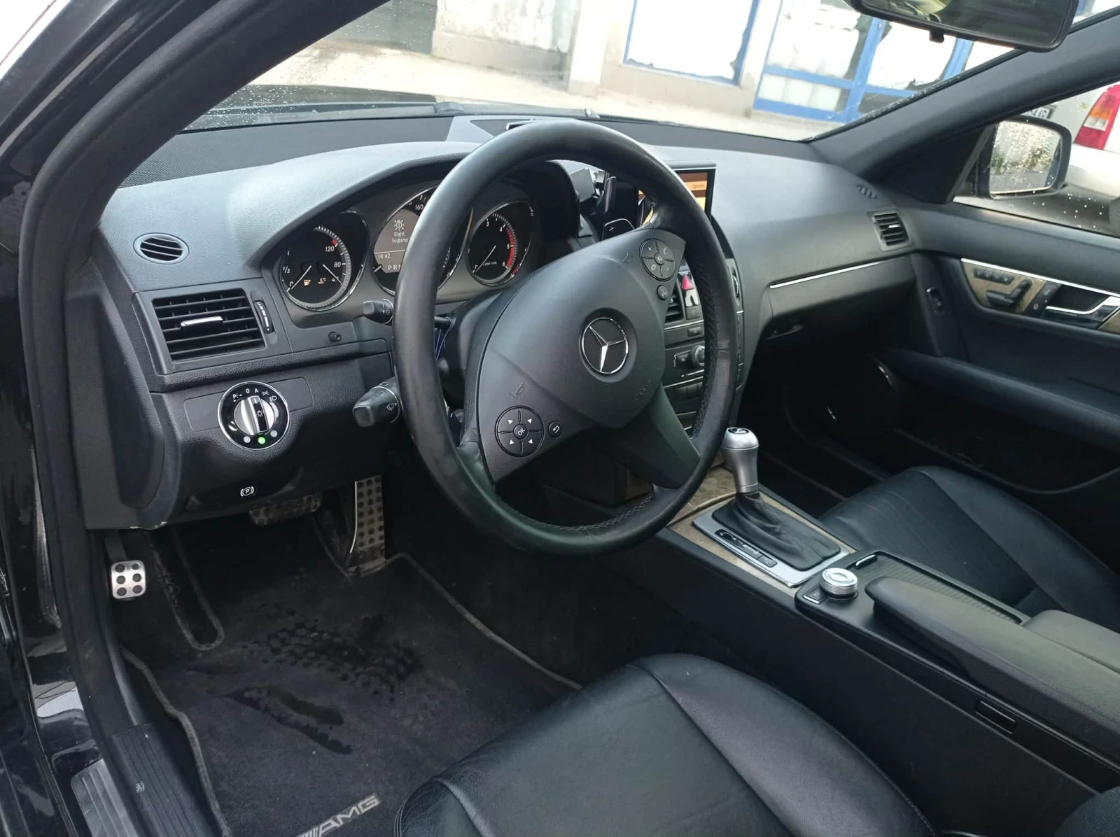 Mercedes-Benz C 320 Avangarde, снимка 2 - Автомобили и джипове - 55364371