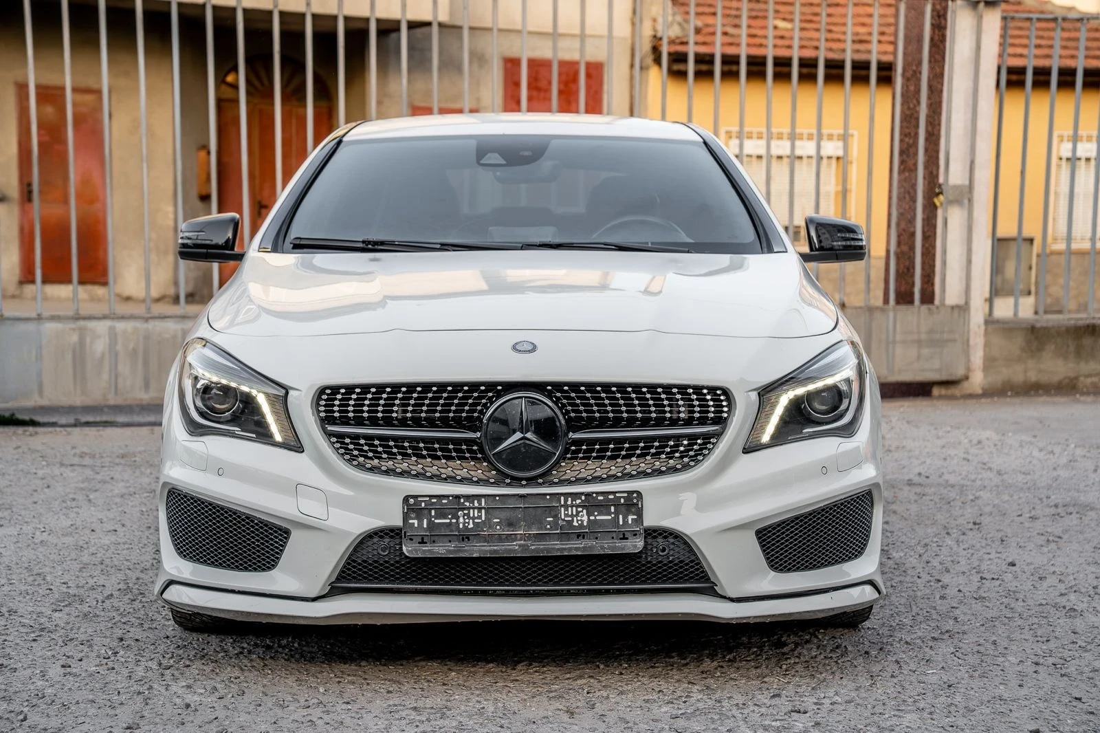 Mercedes-Benz CLA 220 2.2CDI-AMG-AGILITY-FACE-CARPLAY-ASSIST-AMBIENT-TOP, снимка 2 - Автомобили и джипове - 56084627
