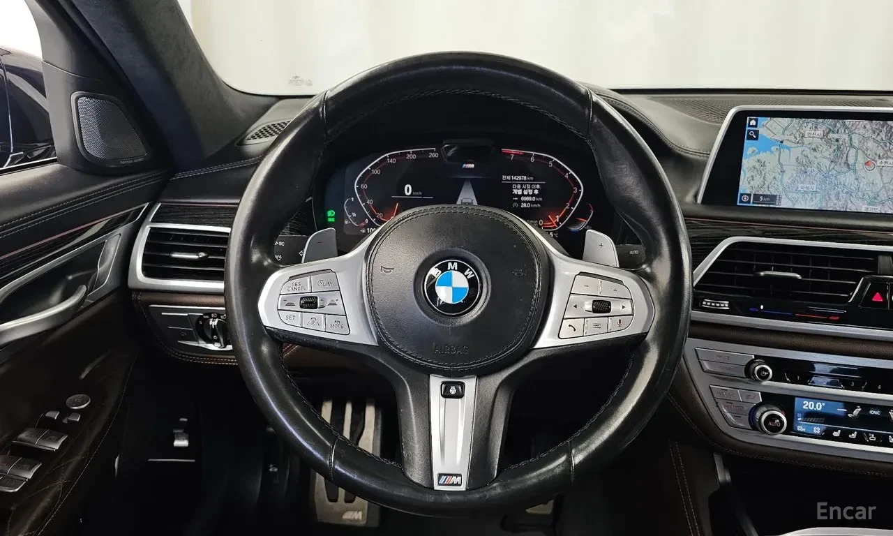 BMW 740 M* SPORT* ОБДУХВАНЕ* ДИСТРОНИК* ХЕДЪП* 360КАМЕРА* , снимка 7 - Автомобили и джипове - 56177101
