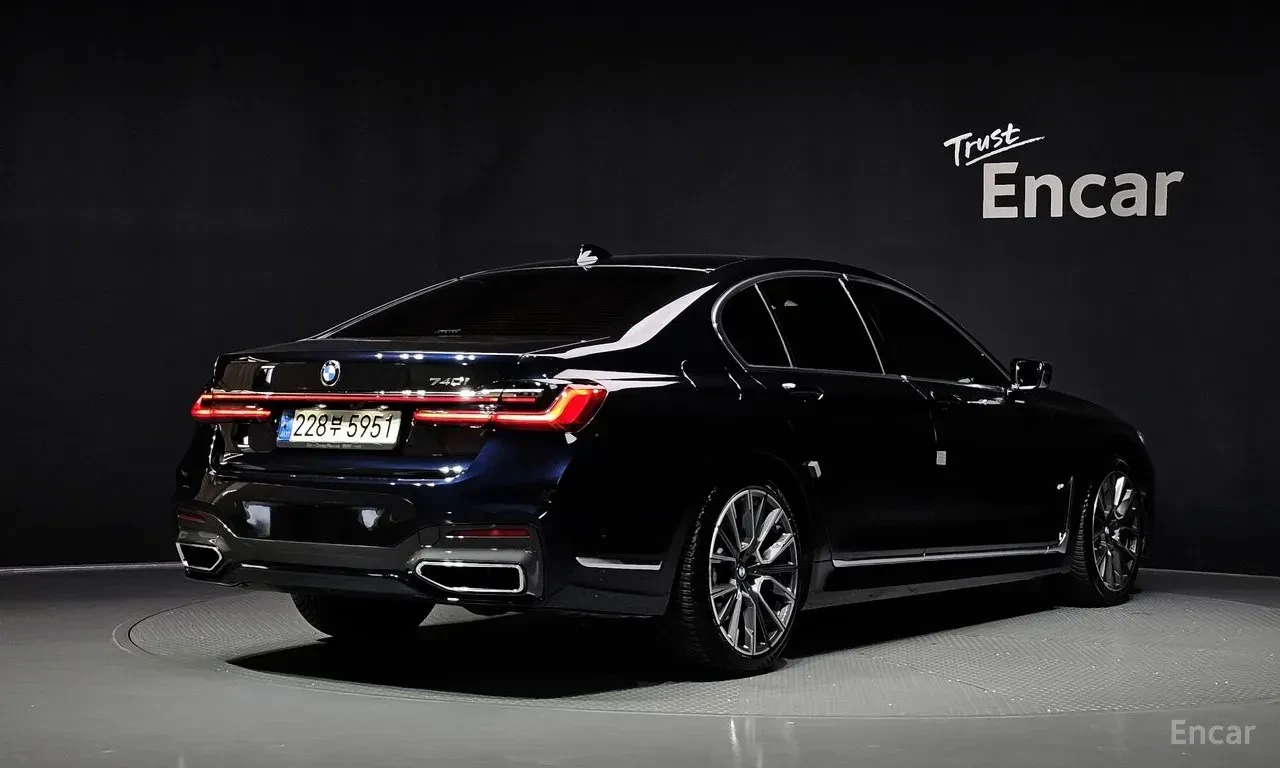 BMW 740 M* SPORT* ОБДУХВАНЕ* ДИСТРОНИК* ХЕДЪП* 360КАМЕРА* , снимка 2 - Автомобили и джипове - 56177101