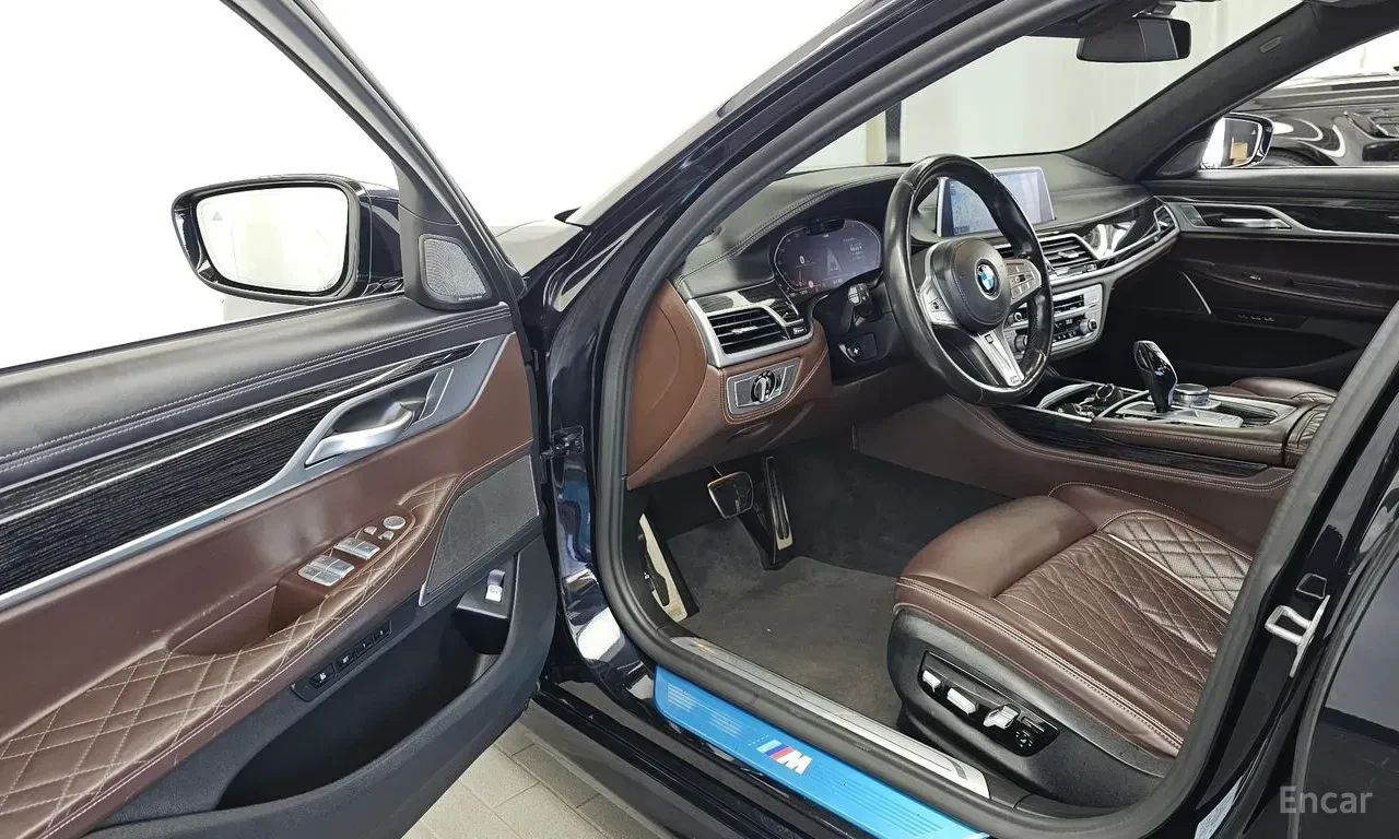 BMW 740 M* SPORT* ОБДУХВАНЕ* ДИСТРОНИК* ХЕДЪП* 360КАМЕРА* , снимка 5 - Автомобили и джипове - 56177101