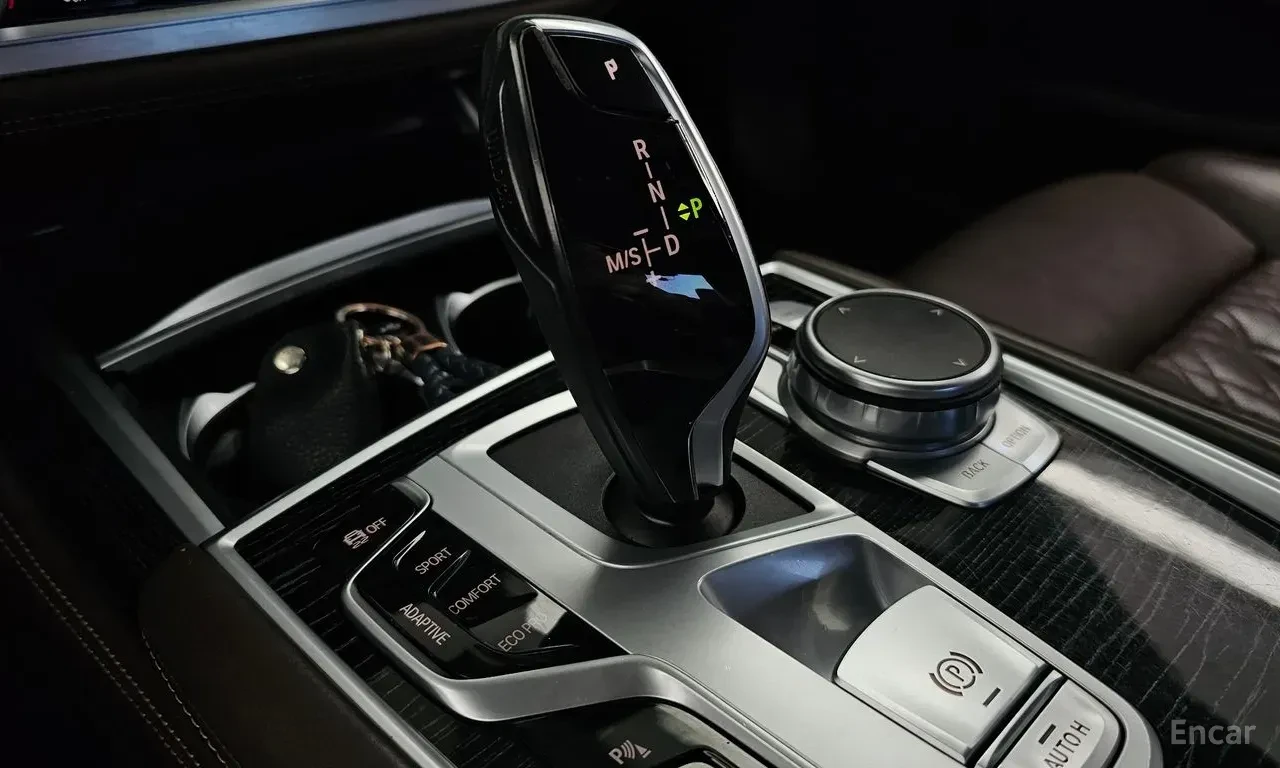 BMW 740 M* SPORT* ОБДУХВАНЕ* ДИСТРОНИК* ХЕДЪП* 360КАМЕРА* , снимка 10 - Автомобили и джипове - 56177101