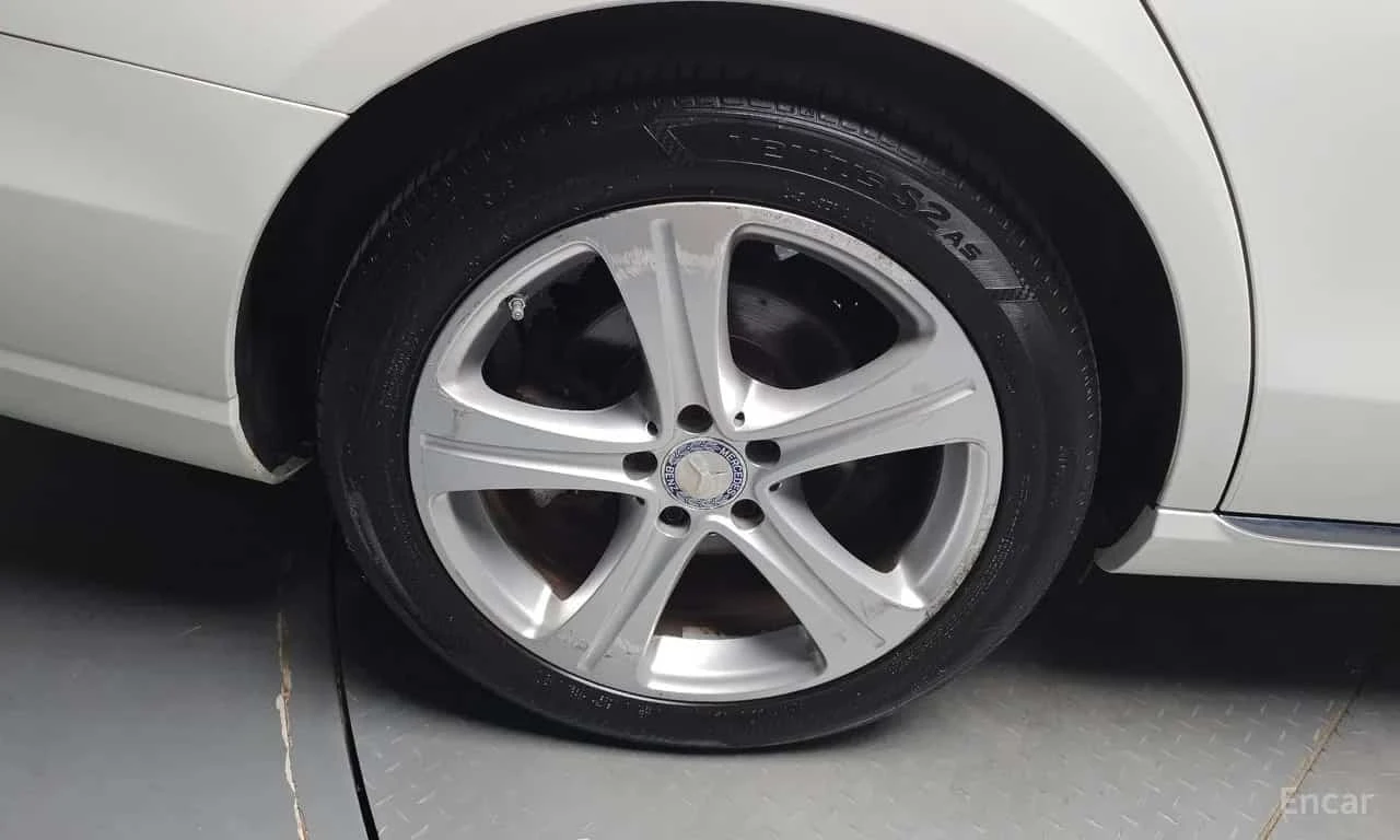 Mercedes-Benz E 220 d * 4MATIC * Avantgarde * Head Up * , снимка 5 - Автомобили и джипове - 56249514