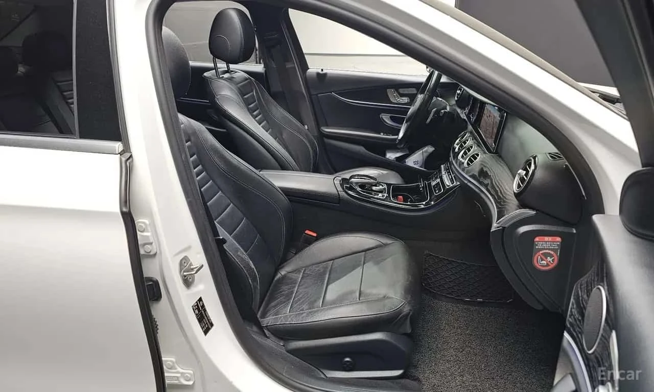 Mercedes-Benz E 220 d * 4MATIC * Avantgarde * Head Up * , снимка 11 - Автомобили и джипове - 56249514