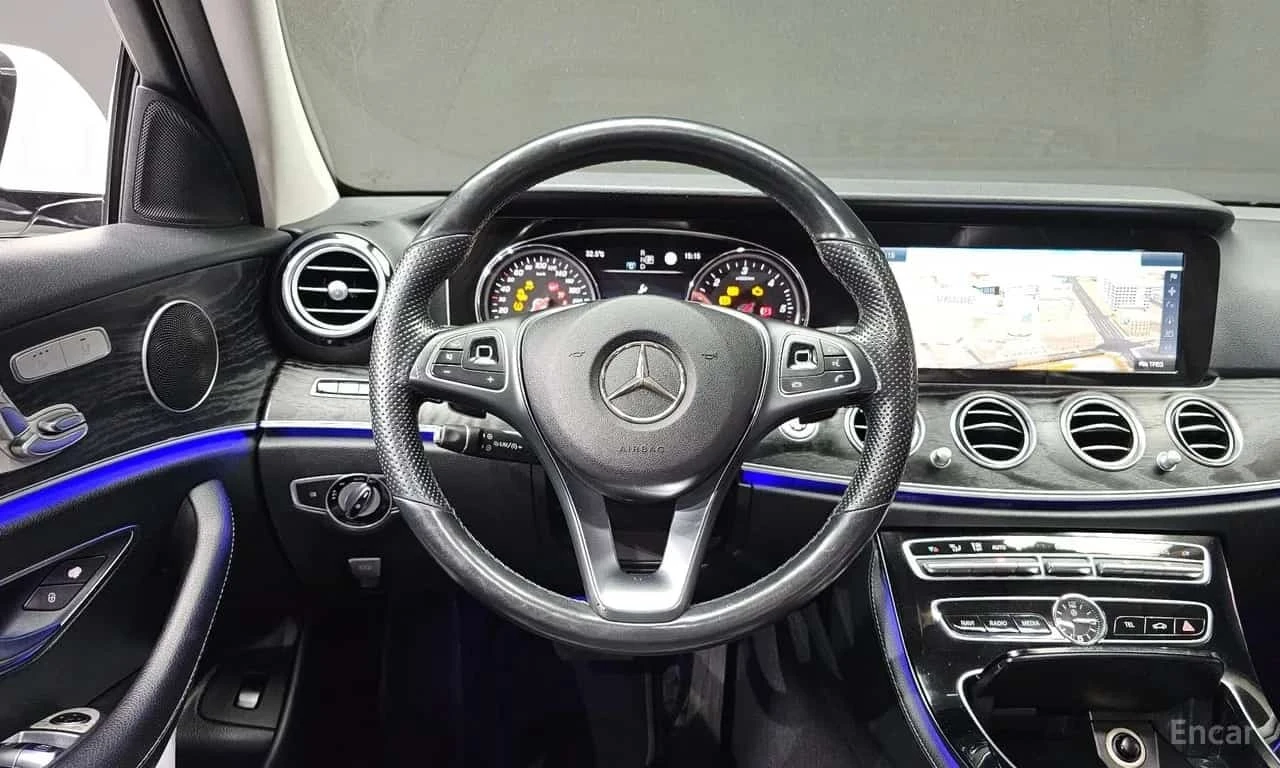 Mercedes-Benz E 220 d * 4MATIC * Avantgarde * Head Up * , снимка 8 - Автомобили и джипове - 56249514