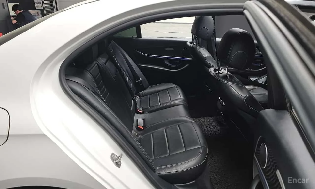 Mercedes-Benz E 220 d * 4MATIC * Avantgarde * Head Up * , снимка 12 - Автомобили и джипове - 56249514