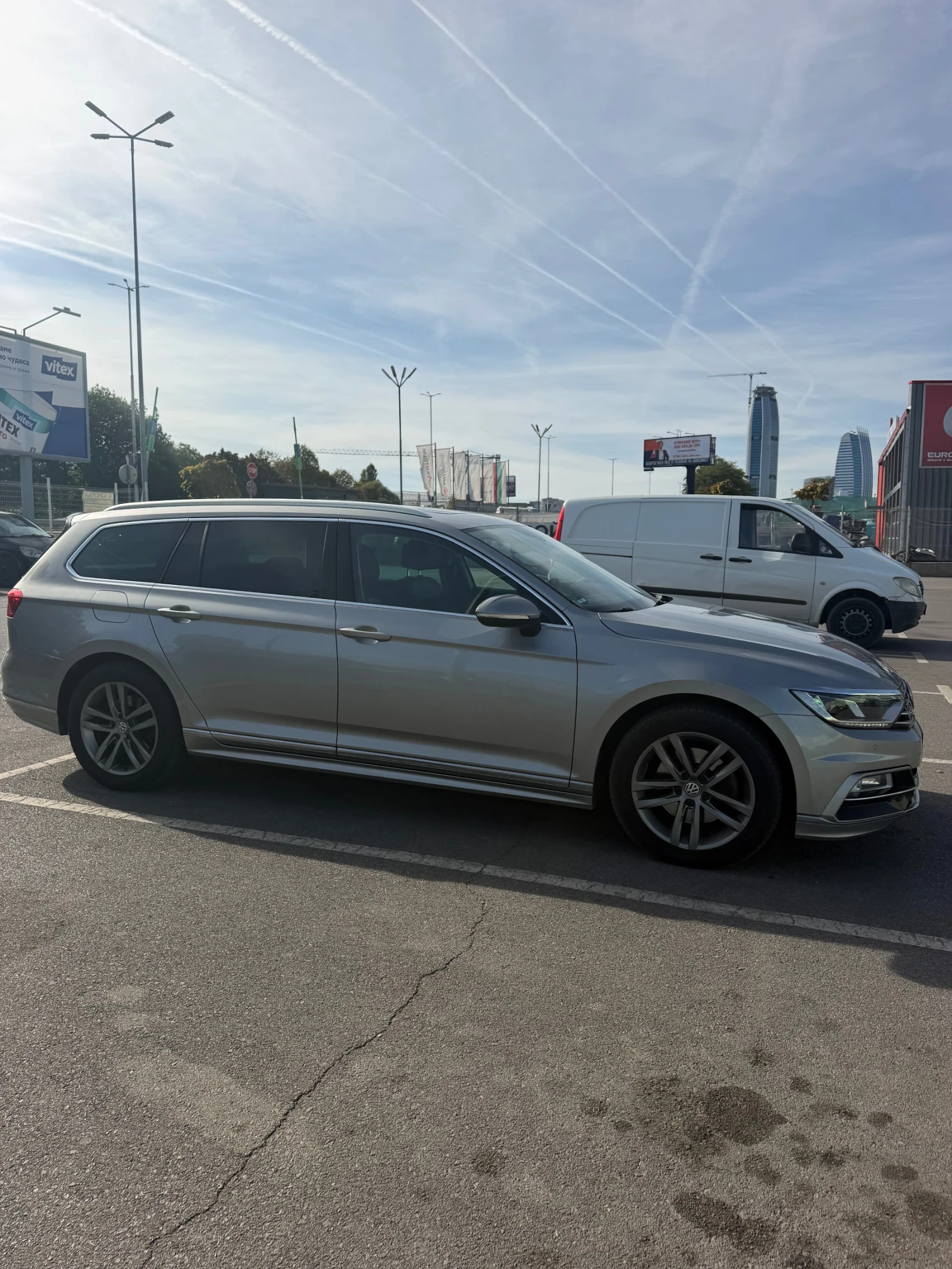 VW Passat 1.6TDI R-LINE DSG DIGITAL , снимка 3 - Автомобили и джипове - 56408969