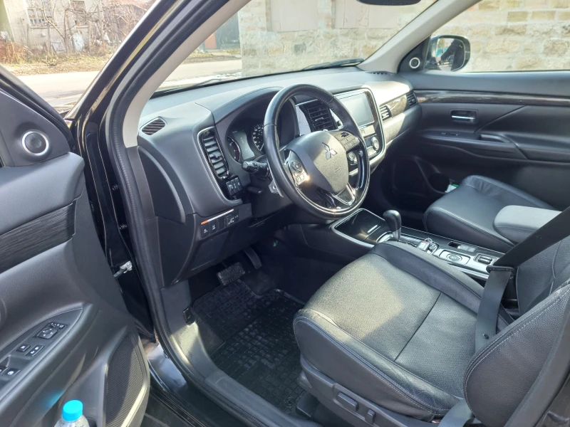 Mitsubishi Outlander 3.0 V6 224kc.4X4 + АГУ, снимка 7 - Автомобили и джипове - 49532459