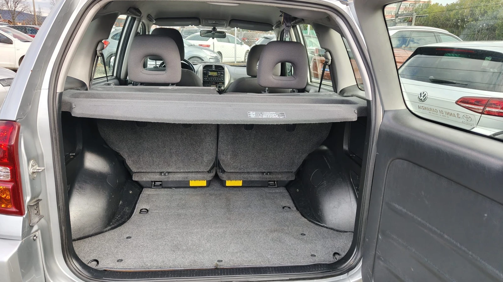 Toyota Rav4 2.0D4D, снимка 13 - Автомобили и джипове - 53819942