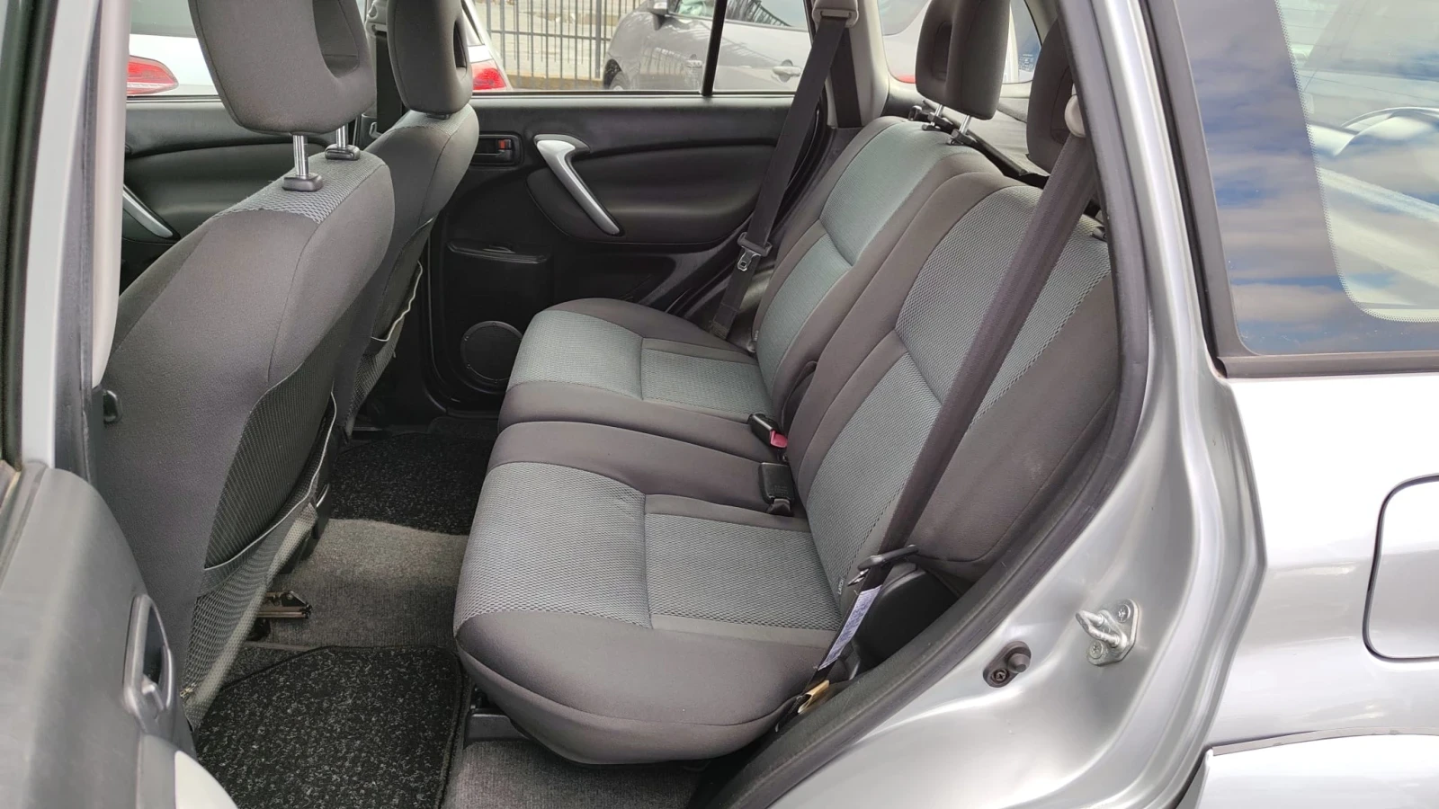 Toyota Rav4 2.0D4D, снимка 12 - Автомобили и джипове - 53819942