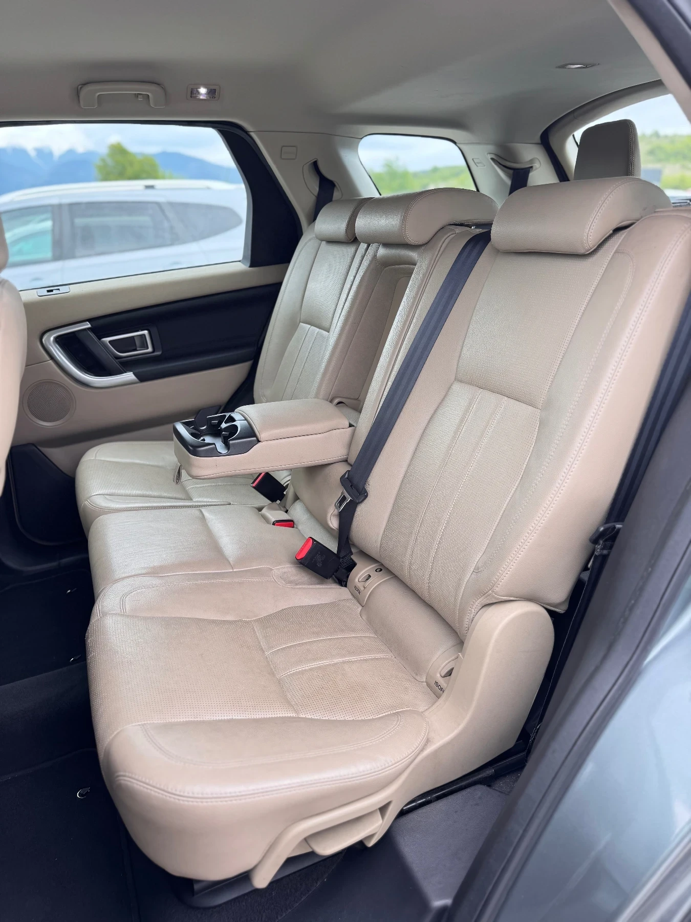 Land Rover Discovery Sport 7-местен / 2.2TD4 /HSE Luxury/4х4, снимка 9 - Автомобили и джипове - 54459007