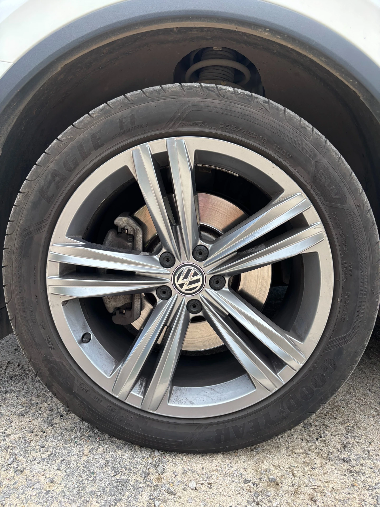 VW Tiguan 2.0 TSI/ 4 Motion/ R-Line/ ПЪРВИ СОБСТВЕНИК, снимка 15 - Автомобили и джипове - 55161996