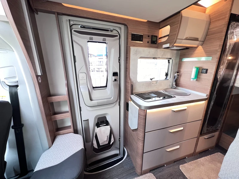 Кемпер Knaus  VAN TI PLUS 650 MEG, АВТОМАТИК KЛИМАТИК WEBASTO, снимка 10 - Каравани и кемпери - 49683976