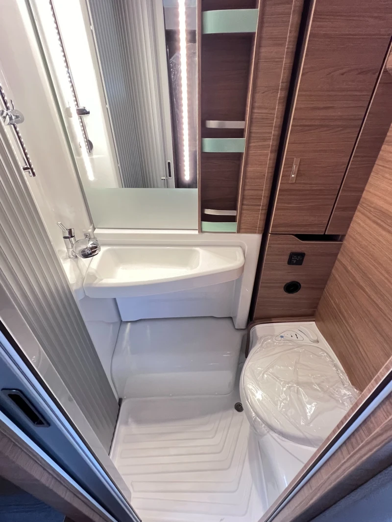 Кемпер Knaus  VAN TI PLUS 650 MEG, АВТОМАТИК KЛИМАТИК WEBASTO, снимка 15 - Каравани и кемпери - 49683976