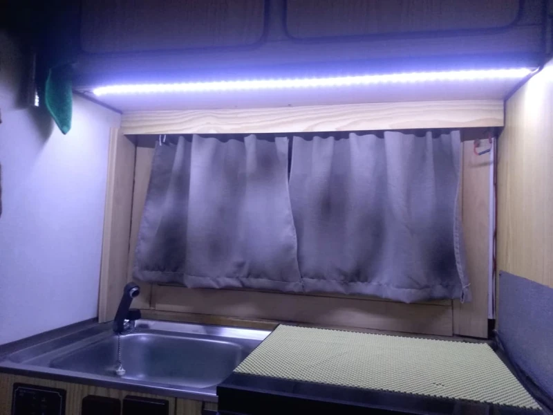 Кемпер Mazda Е 2000, снимка 7 - Каравани и кемпери - 53063658