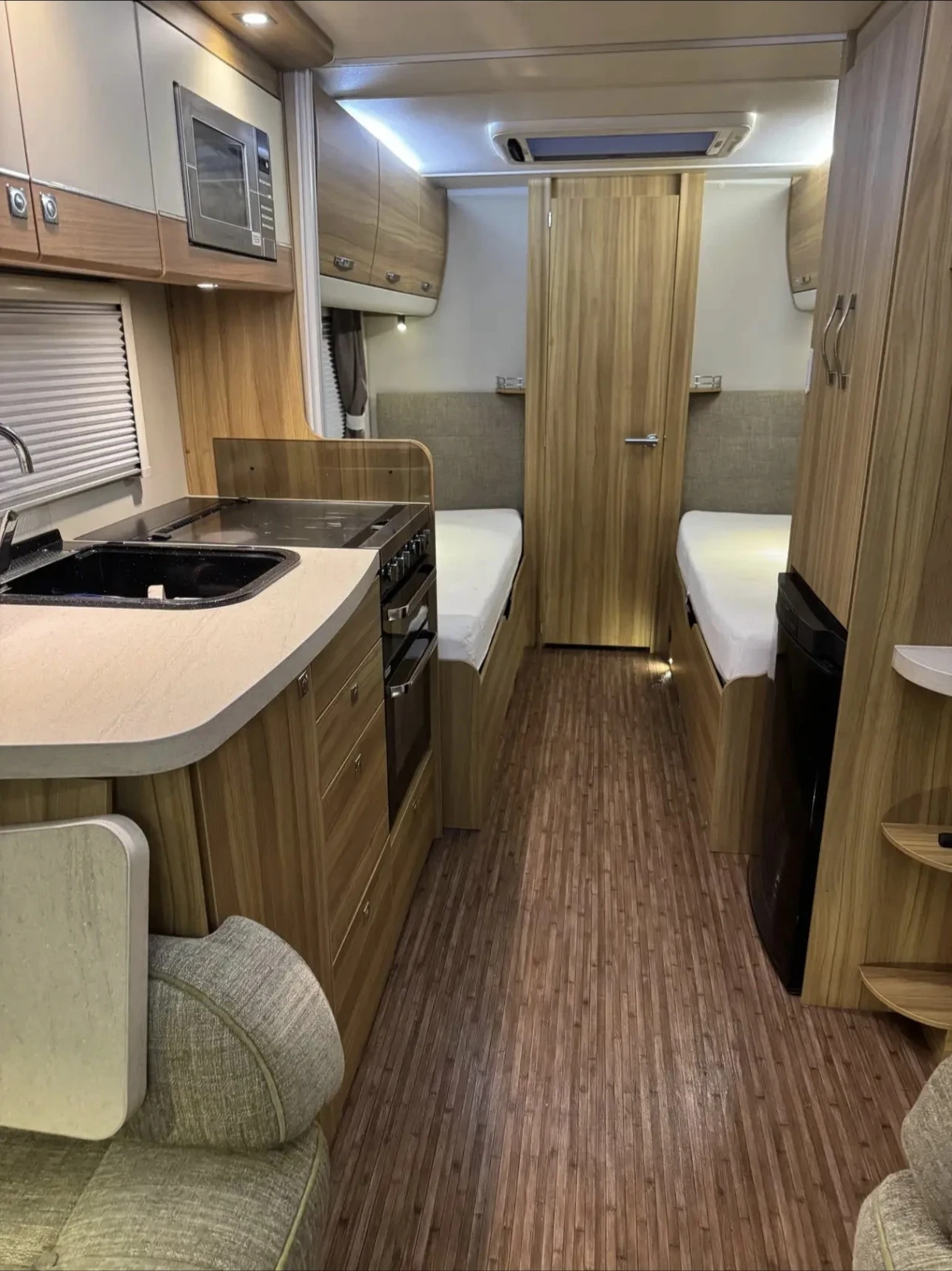 Каравана Eldis Crusader LUXURY , снимка 5 - Каравани и кемпери - 55681830